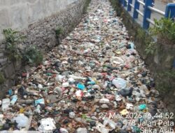 Sungai Dipenuhi Sampah Pasca Lebaran, Warga Soroti Kinerja Pemkot Bandung